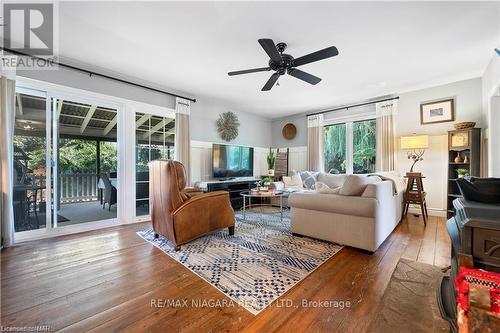 14656 Niagara River Parkway, Niagara-On-The-Lake, ON - Indoor Photo Showing Living Room