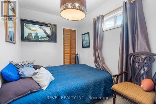 4464 Sixth Avenue, Niagara Falls (Downtown), ON - Indoor Photo Showing Bedroom