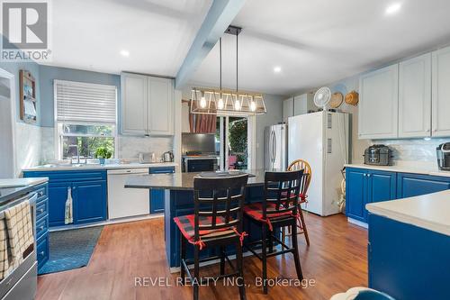 4464 Sixth Avenue, Niagara Falls (Downtown), ON - Indoor Photo Showing Kitchen With Upgraded Kitchen