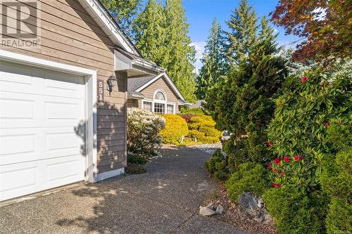 551 Hollywood Rd, Qualicum Beach, BC - Outdoor