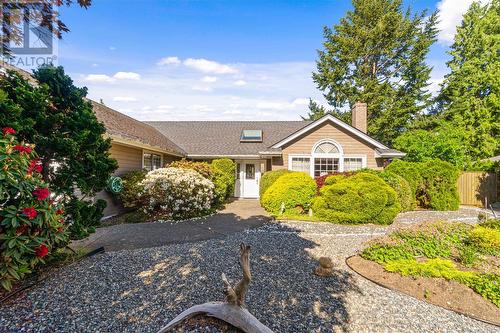 551 Hollywood Rd, Qualicum Beach, BC - Outdoor