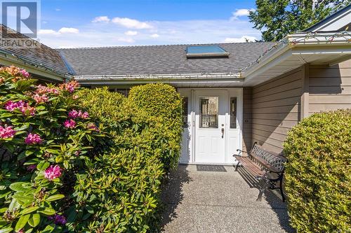 551 Hollywood Rd, Qualicum Beach, BC - Outdoor