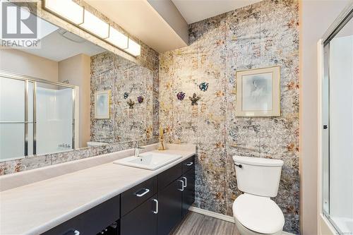 551 Hollywood Rd, Qualicum Beach, BC - Indoor Photo Showing Bathroom