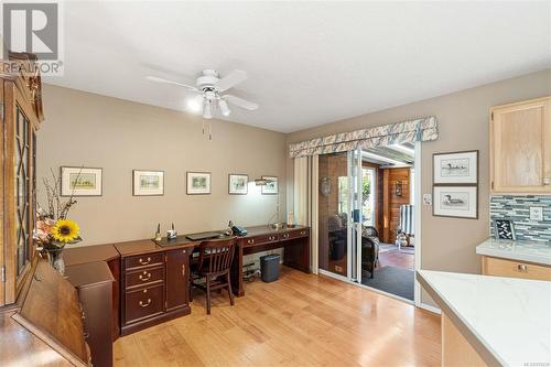 551 Hollywood Rd, Qualicum Beach, BC - Indoor Photo Showing Other Room