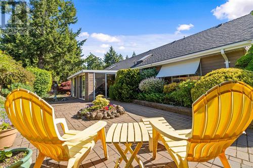 551 Hollywood Rd, Qualicum Beach, BC - Outdoor With Deck Patio Veranda