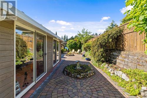 551 Hollywood Rd, Qualicum Beach, BC - Outdoor