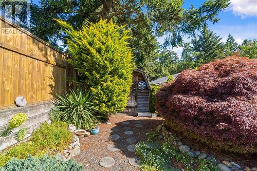 551 Hollywood Rd, Qualicum Beach, BC - Outdoor