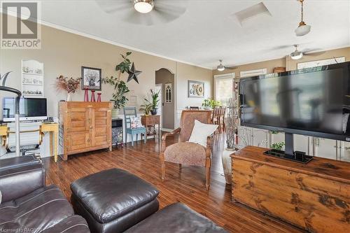 1212 Bruce Road 40, Arran Twp, ON - Indoor Photo Showing Living Room