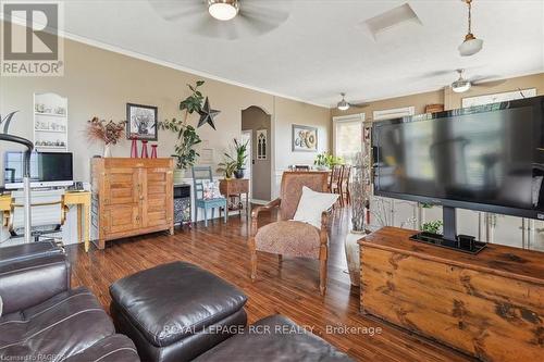 1212 Bruce Road 40, Arran-Elderslie (Arran Elderslie), ON - Indoor Photo Showing Living Room