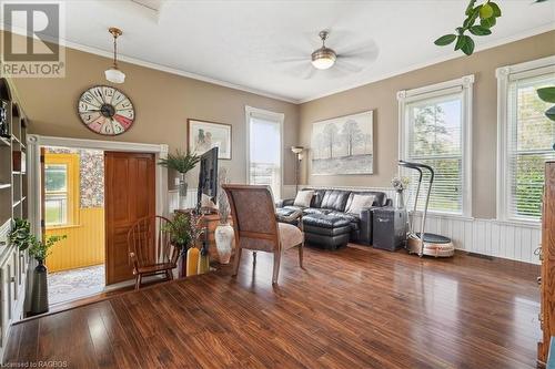 1212 Bruce Road 40, Arran Twp, ON - Indoor Photo Showing Living Room