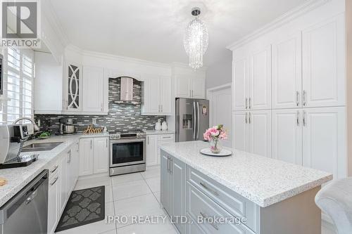 14 Valleywest Road, Brampton (Vales Of Castlemore), ON - Indoor Photo Showing Kitchen With Double Sink With Upgraded Kitchen