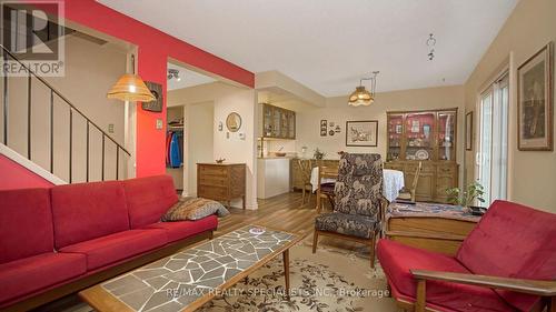 4 Greenfield Square, Brampton (Northgate), ON - Indoor Photo Showing Living Room