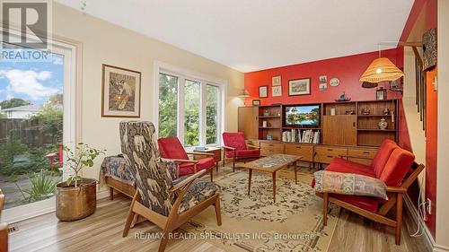 4 Greenfield Square, Brampton (Northgate), ON - Indoor Photo Showing Living Room