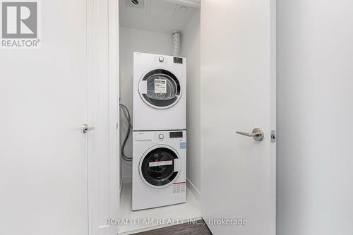 1107 - 185 Alberta Avenue, Toronto (Oakwood Village), ON - Indoor Photo Showing Laundry Room