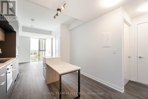 1107 - 185 Alberta Avenue, Toronto (Oakwood Village), ON - Indoor Photo Showing Kitchen