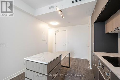 1107 - 185 Alberta Avenue, Toronto (Oakwood Village), ON - Indoor Photo Showing Kitchen