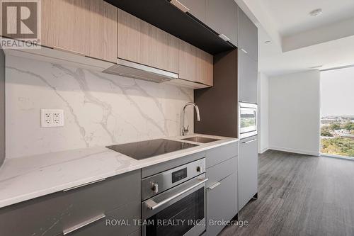 1107 - 185 Alberta Avenue, Toronto (Oakwood Village), ON - Indoor Photo Showing Kitchen