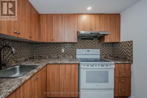 B - 575 Third Line, Oakville, ON - Indoor Photo Showing Kitchen