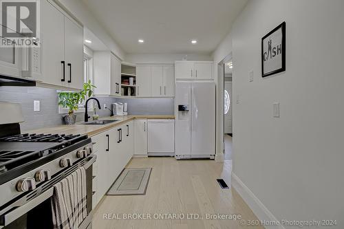 921 Toll Court, Mississauga, ON - Indoor Photo Showing Kitchen