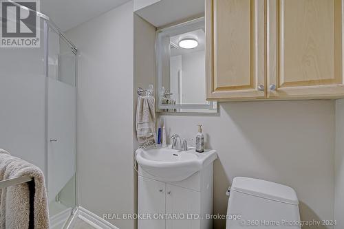 921 Toll Court, Mississauga, ON - Indoor Photo Showing Bathroom