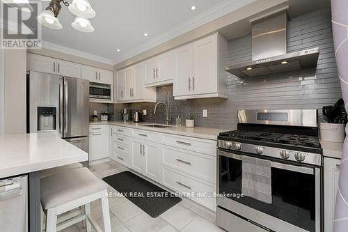 53 Mckinnon Avenue, Halton Hills (Georgetown), ON - Indoor Photo Showing Kitchen With Upgraded Kitchen