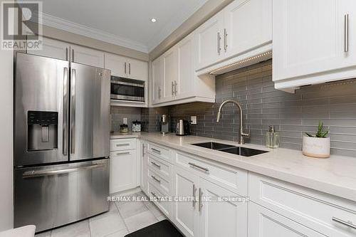 53 Mckinnon Avenue, Halton Hills (Georgetown), ON - Indoor Photo Showing Kitchen With Double Sink With Upgraded Kitchen