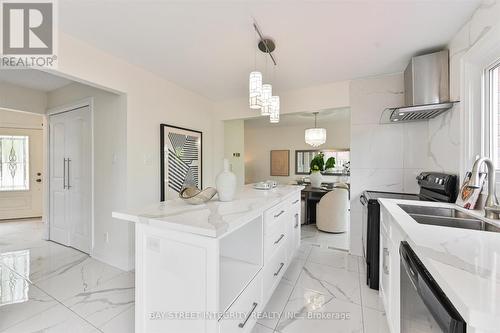 7316 Corrine Crescent, Mississauga (Meadowvale), ON - Indoor Photo Showing Kitchen With Double Sink