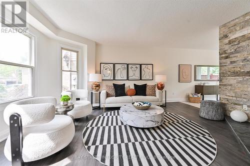 7316 Corrine Crescent, Mississauga (Meadowvale), ON - Indoor Photo Showing Living Room