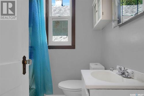 2136 Wallace Street, Regina, SK - Indoor Photo Showing Bathroom