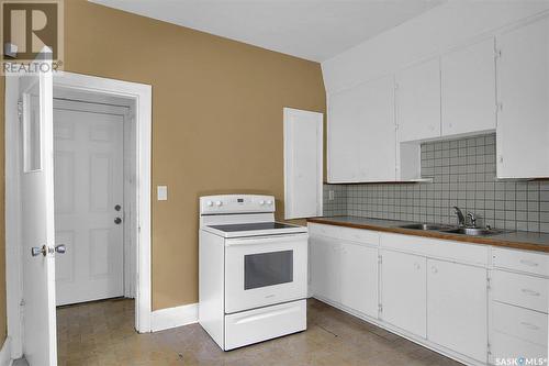 2136 Wallace Street, Regina, SK - Indoor Photo Showing Kitchen With Double Sink