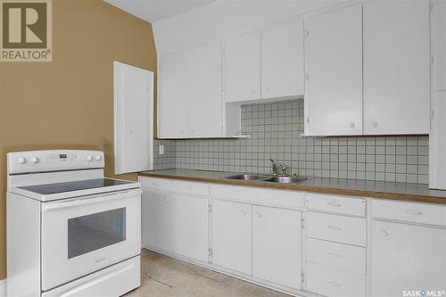 2136 Wallace Street, Regina, SK - Indoor Photo Showing Kitchen With Double Sink