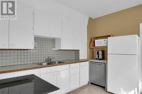 2136 Wallace Street, Regina, SK - Indoor Photo Showing Kitchen With Double Sink