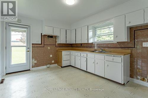 9 Pearl Street, Bayham (Vienna), ON - Indoor Photo Showing Kitchen With Double Sink