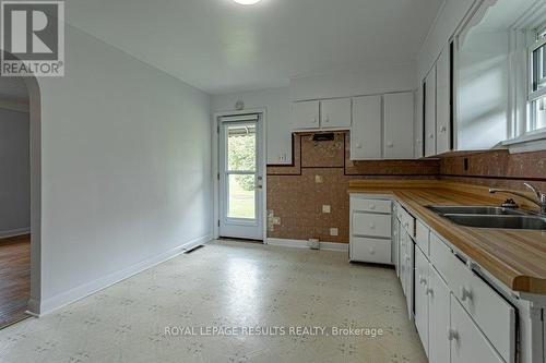 9 Pearl Street, Bayham (Vienna), ON - Indoor Photo Showing Kitchen With Double Sink