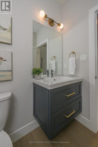 132 Crestview Drive, Middlesex Centre (Kilworth), ON - Indoor Photo Showing Bathroom