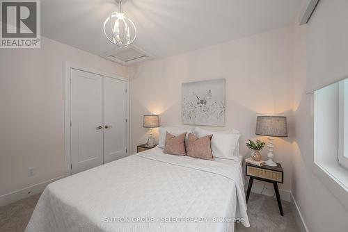 132 Crestview Drive, Middlesex Centre (Kilworth), ON - Indoor Photo Showing Bedroom