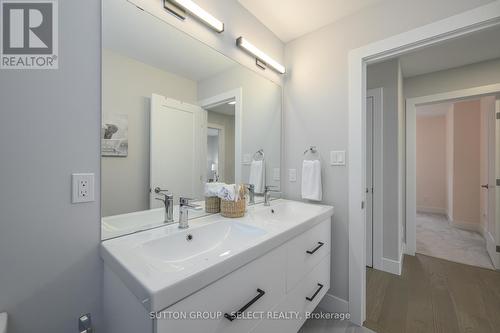 132 Crestview Drive, Middlesex Centre (Kilworth), ON - Indoor Photo Showing Bathroom