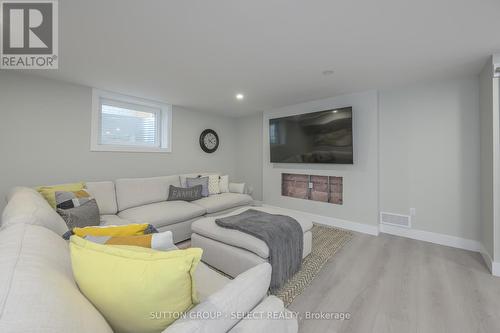 132 Crestview Drive, Middlesex Centre (Kilworth), ON - Indoor Photo Showing Living Room