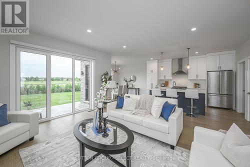 132 Crestview Drive, Middlesex Centre (Kilworth), ON - Indoor Photo Showing Living Room