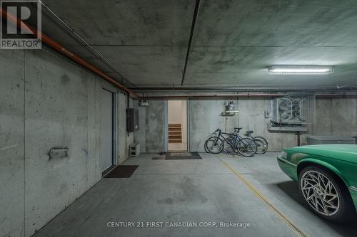 7 - 152 Albert Street, London, ON - Indoor Photo Showing Garage