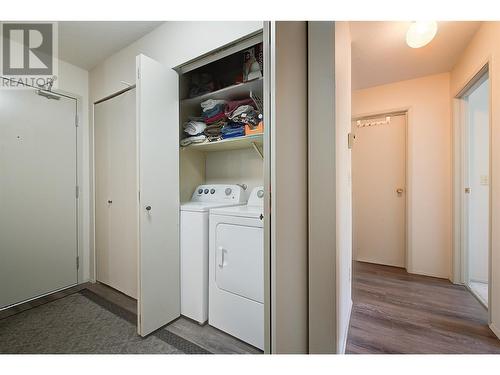 3160 De Montreuil Court Unit# 203, Kelowna, BC - Indoor Photo Showing Laundry Room