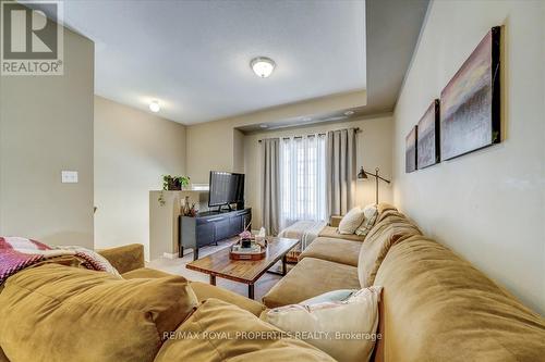 24 - 1250 St. Martins Drive, Pickering, ON - Indoor Photo Showing Living Room