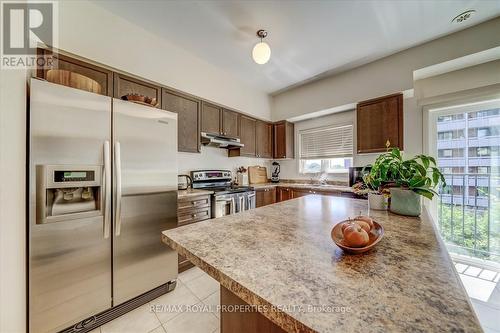 24 - 1250 St. Martins Drive, Pickering, ON - Indoor Photo Showing Kitchen