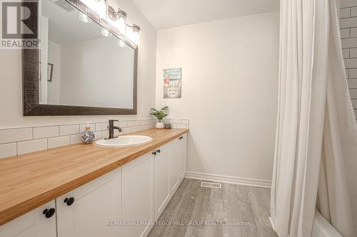 26A Lount Street, Barrie (Wellington), ON - Indoor Photo Showing Bathroom