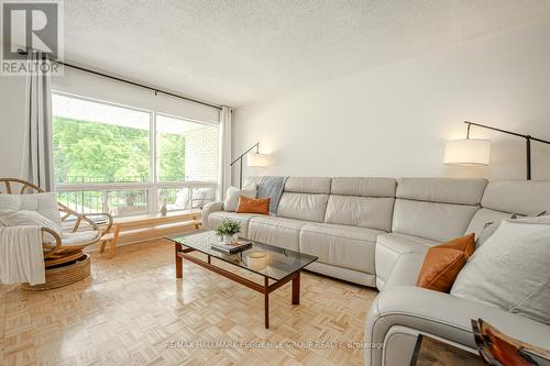 26A Lount Street, Barrie (Wellington), ON - Indoor Photo Showing Living Room