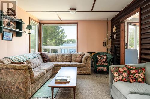 70 Ivy Lane, Orillia, ON - Indoor Photo Showing Living Room