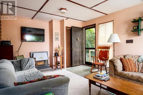 70 Ivy Lane, Orillia, ON - Indoor Photo Showing Living Room