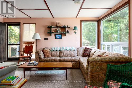 70 Ivy Lane, Orillia, ON - Indoor Photo Showing Living Room