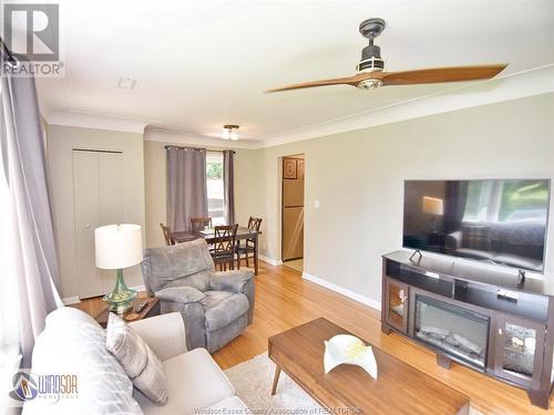 820 Scofield, Windsor, ON - Indoor Photo Showing Living Room