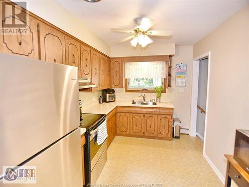 820 Scofield, Windsor, ON - Indoor Photo Showing Kitchen